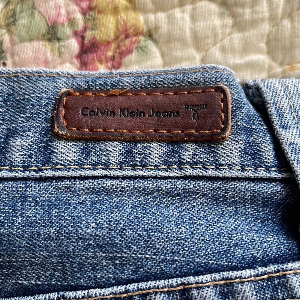 Calvin Klein Cuffed Crop Jean - Picture 8 of 8